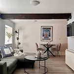 Peaceful City Centre - Studio Apartment